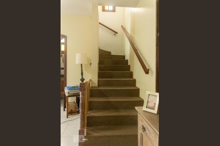 Casa à venda com 194m², 3 quartos e 3 vagasEscadas