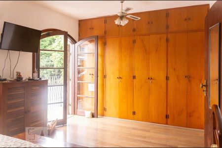 Casa à venda com 194m², 3 quartos e 3 vagasSuíte 1