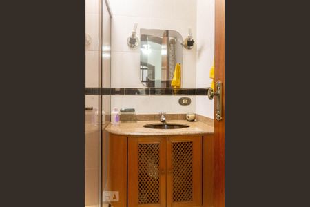 Casa à venda com 194m², 3 quartos e 3 vagasBanheiro Suíte 2