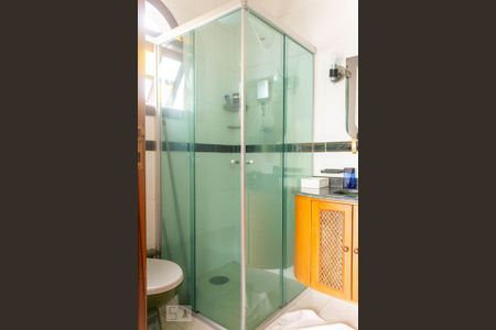 Casa à venda com 194m², 3 quartos e 3 vagasBanheiro 2 Suíte 1