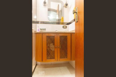 Casa à venda com 194m², 3 quartos e 3 vagasBanheiro Suíte 2