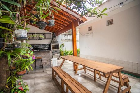 Casa à venda com 350m², 3 quartos e 8 vagasQuintal - Churrasqueira