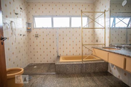 Casa à venda com 350m², 3 quartos e 8 vagasBanheiro Suíte