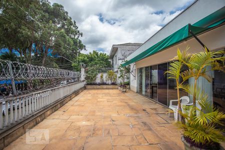 Casa à venda com 350m², 3 quartos e 8 vagasVaranda