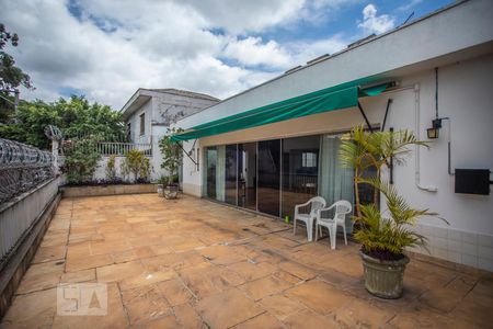 Casa à venda com 350m², 3 quartos e 8 vagasVaranda