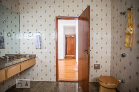 Casa à venda com 350m², 3 quartos e 8 vagasBanheiro Suíte