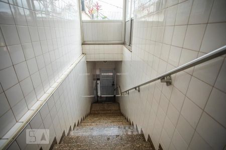 Casa à venda com 350m², 3 quartos e 8 vagasEscadas - Entrada