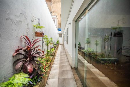 Casa à venda com 350m², 3 quartos e 8 vagasCorredor Externo