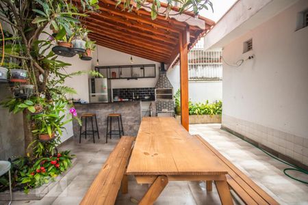 Casa à venda com 350m², 3 quartos e 8 vagasQuintal - Churrasqueira