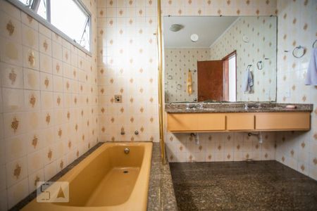 Casa à venda com 350m², 3 quartos e 8 vagasBanheiro Suíte - Banheira