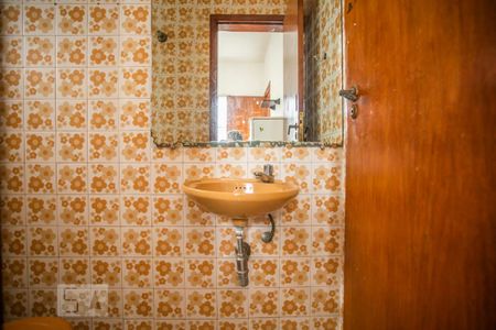 Casa à venda com 350m², 3 quartos e 8 vagasBanheiro de Serviço