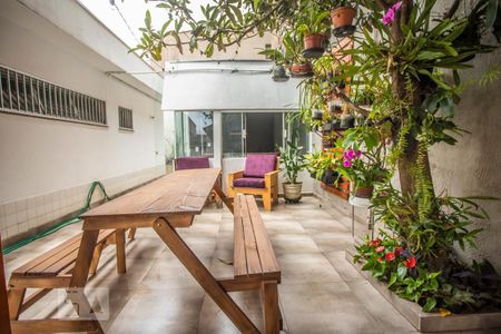 Casa à venda com 350m², 3 quartos e 8 vagasQuintal - Churrasqueira