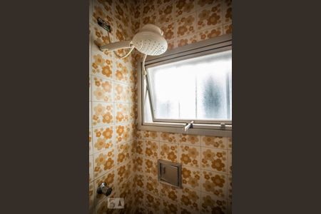 Casa à venda com 350m², 3 quartos e 8 vagasBanheiro de Serviço - Chuveiro