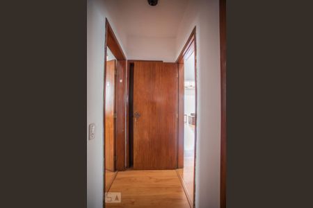 Casa à venda com 350m², 3 quartos e 8 vagasCorredor - Quartos