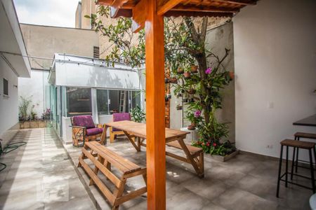 Casa à venda com 350m², 3 quartos e 8 vagasQuintal - Churrasqueira