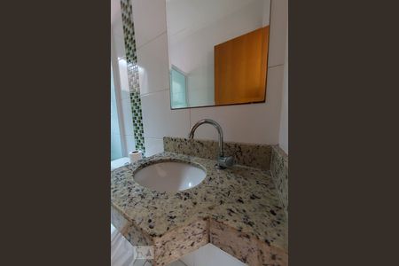 Banheiro de casa de condomínio para alugar com 1 quarto, 30m² em Jardim Modelo, São Paulo