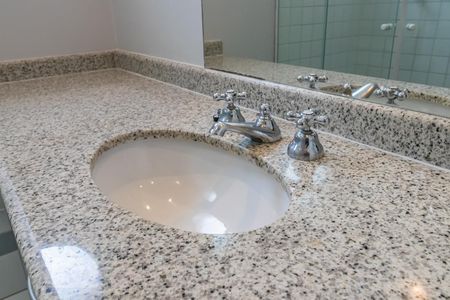 Apartamento à venda com 57m², 1 quarto e 1 vagaDetalhe do Banheiro da Suíte