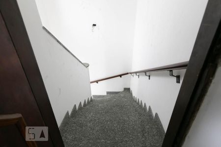 Casa para alugar com 500m², 2 quartos e 6 vagas Casa para alugar com 500m², 2 quartos e 6 vagasEscada