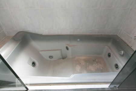 Casa para alugar com 500m², 2 quartos e 6 vagas Casa para alugar com 500m², 2 quartos e 6 vagasBanheira