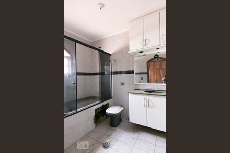 Casa para alugar com 500m², 2 quartos e 6 vagas Casa para alugar com 500m², 2 quartos e 6 vagasBanheiro da Suíte