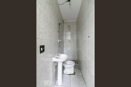 Casa para alugar com 80m², 2 quartos e 1 vagaÁrea de Serviço - Banheiro