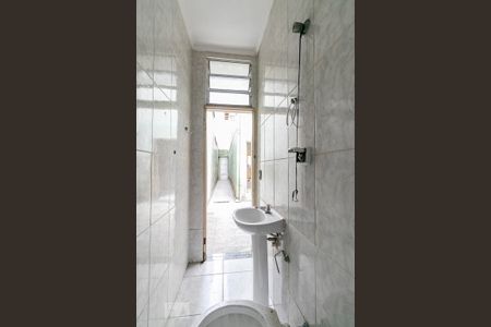 Casa para alugar com 80m², 2 quartos e 1 vagaÁrea de Serviço - Banheiro