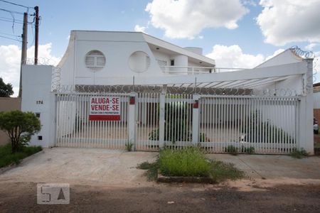 Casa para alugar com 463m², 4 quartos e 4 vagasFachada