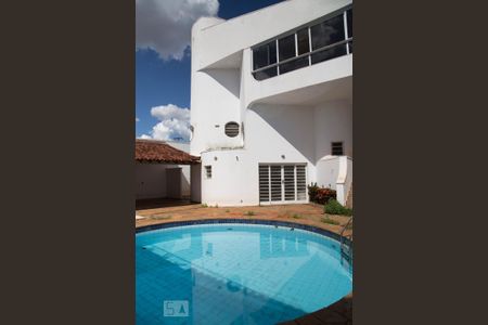 Casa para alugar com 463m², 4 quartos e 4 vagasÁrea de lazer - piscina