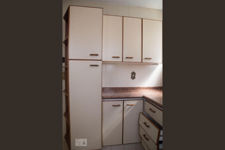 Casa para alugar com 463m², 4 quartos e 4 vagasCozinha