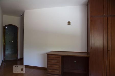 Casa para alugar com 463m², 4 quartos e 4 vagasSuíte 3