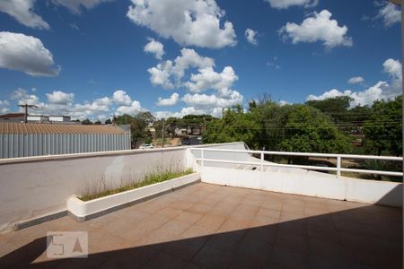 Casa para alugar com 463m², 4 quartos e 4 vagasVista da janela da suíte 1