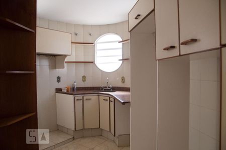 Casa para alugar com 463m², 4 quartos e 4 vagasCozinha