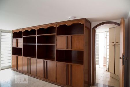 Casa para alugar com 463m², 4 quartos e 4 vagasSala de TV - piso inferior