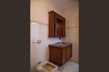 Casa para alugar com 463m², 4 quartos e 4 vagasBanheiro da suíte 2