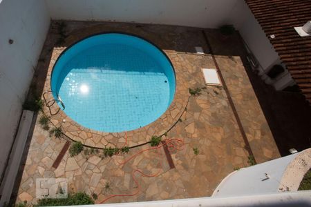 Casa para alugar com 463m², 4 quartos e 4 vagasVista da janela da sala no andar superior - piscina