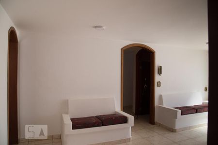 Casa para alugar com 463m², 4 quartos e 4 vagasSala de TV - piso inferior