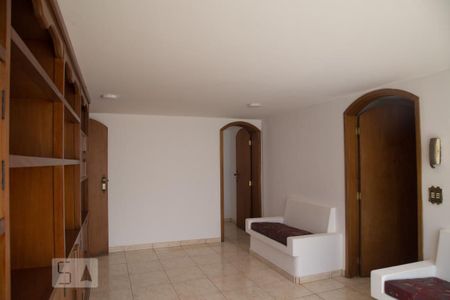 Casa para alugar com 463m², 4 quartos e 4 vagasSala de TV - piso inferior