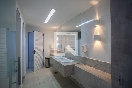 Apartamento para alugar com 157m², 3 quartos e 3 vagasÁrea comum - Banheiro do Salão de festas