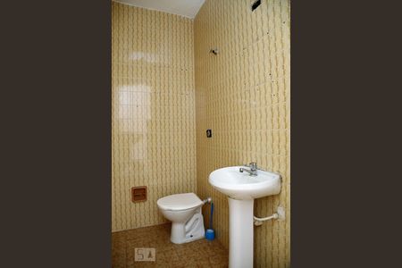 Banheiro Social  de casa para alugar com 2 quartos, 80m² em Jardim Henriqueta, Taboão da Serra