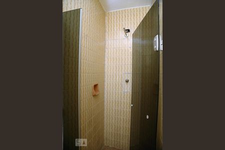 Banheiro Social  de casa para alugar com 2 quartos, 80m² em Jardim Henriqueta, Taboão da Serra