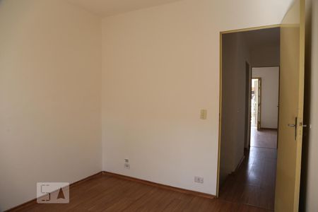 Quarto 1  de casa para alugar com 2 quartos, 80m² em Jardim Henriqueta, Taboão da Serra