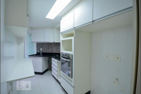 Apartamento à venda com 75m², 3 quartos e 2 vagasCozinha