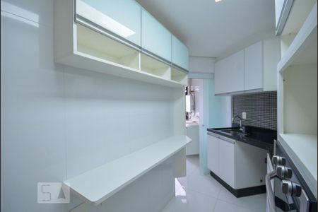 Apartamento à venda com 75m², 3 quartos e 2 vagasCozinha