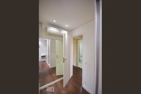 Apartamento à venda com 75m², 3 quartos e 2 vagasQuarto 3