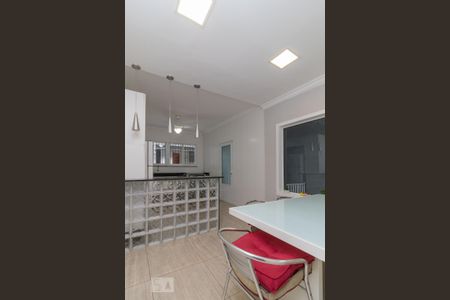 Casa à venda com 150m², 3 quartos e 2 vagas Casa à venda com 150m², 3 quartos e 2 vagasCozinha