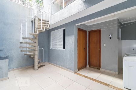Casa à venda com 150m², 3 quartos e 2 vagas Casa à venda com 150m², 3 quartos e 2 vagasQuintal