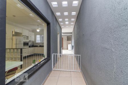Casa à venda com 150m², 3 quartos e 2 vagas Casa à venda com 150m², 3 quartos e 2 vagasCorredor