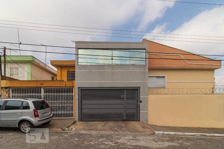 Casa à venda com 150m², 3 quartos e 2 vagas Casa à venda com 150m², 3 quartos e 2 vagasFachada