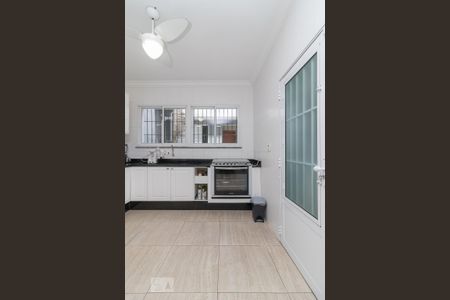 Casa à venda com 150m², 3 quartos e 2 vagas Casa à venda com 150m², 3 quartos e 2 vagasCozinha