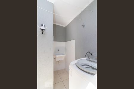 Casa à venda com 150m², 3 quartos e 2 vagas Casa à venda com 150m², 3 quartos e 2 vagasÁrea de serviço